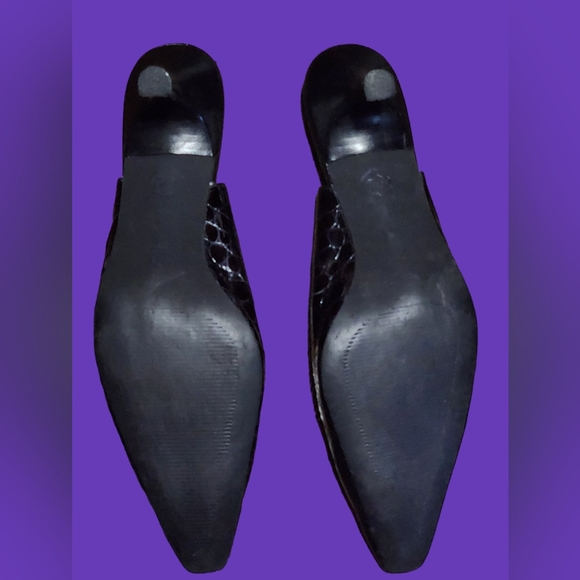 Liz Claiborne Women's Grape Alligator Feel High Heels Shoes - Picture 2 of 5